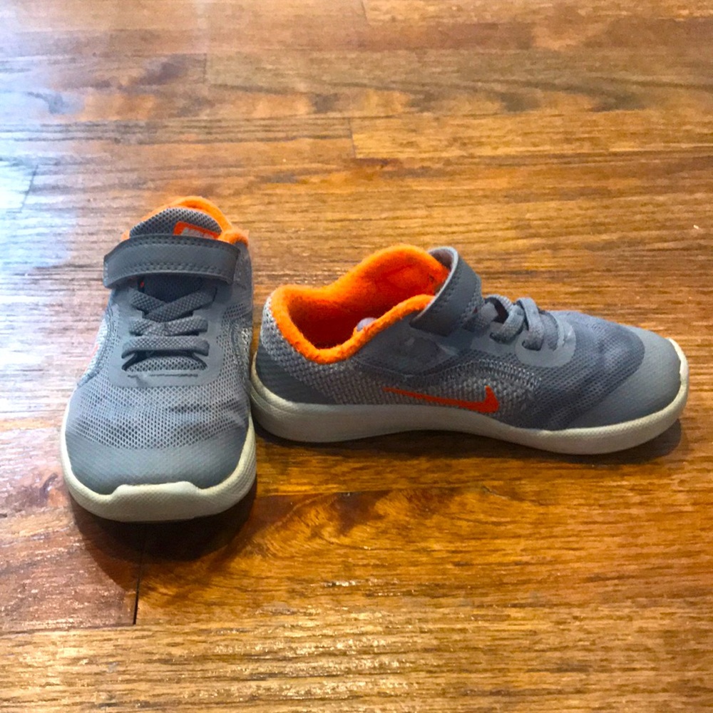 Nike Revolution boys sneakers-size 9